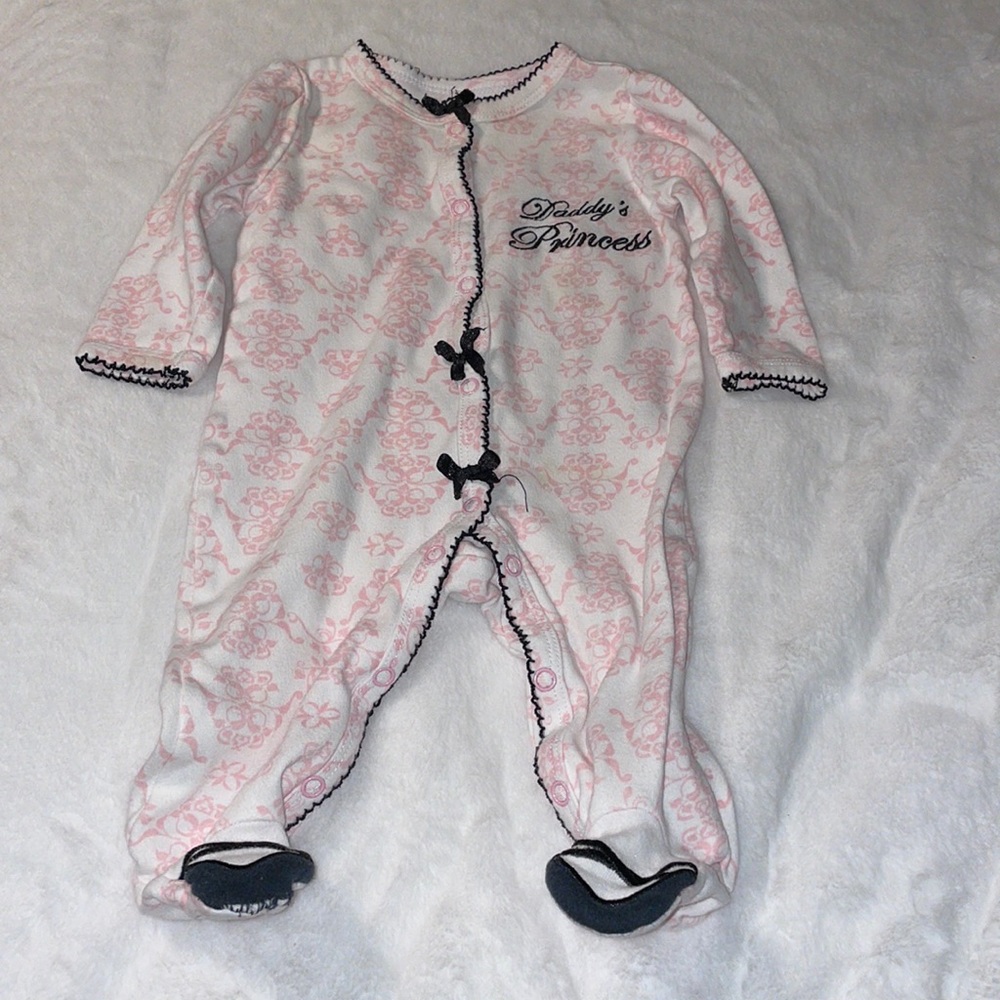 Weeplay 3 to 6 month, Footy pajamas, pink scroll black daddy’s princess